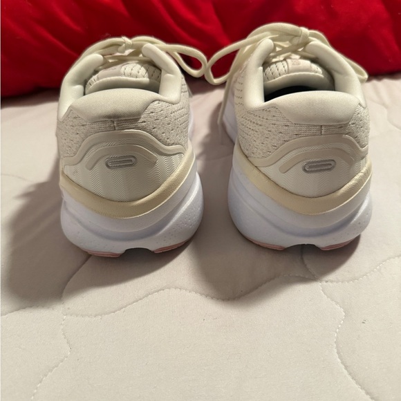 Brooks Women's Ghost Max 2 Running
Sneakers from Finish Line Sz 8 EE Like New! - Picture 2 of 4